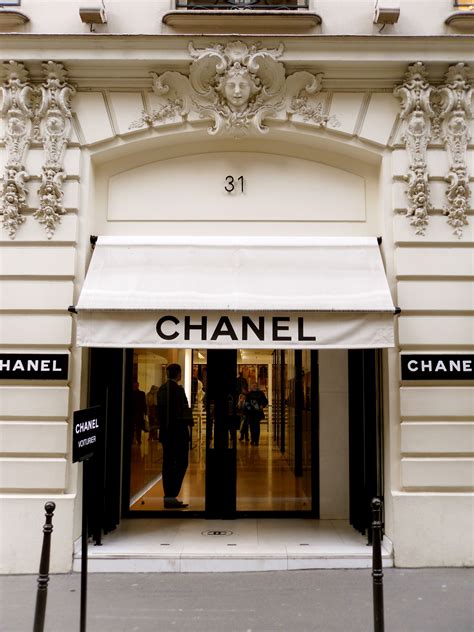 coco chanel shop paris.